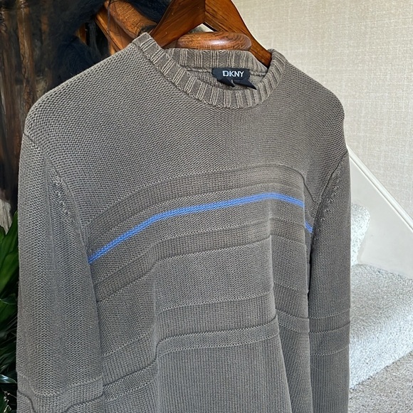 DKNY Vintage Fall Green Sweater with Blue Accent - Picture 2 of 8
